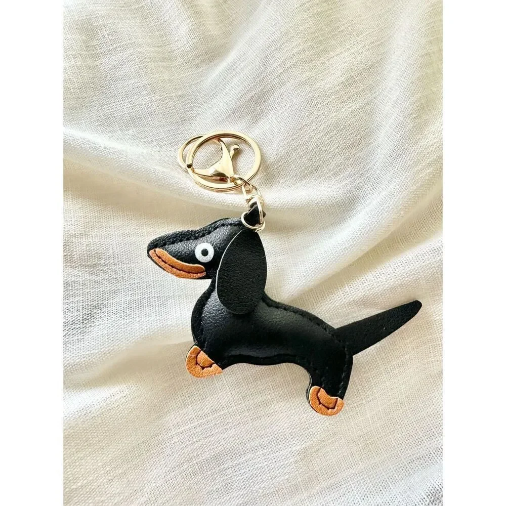 Black and tan faux leather dachshund keychain ￼
